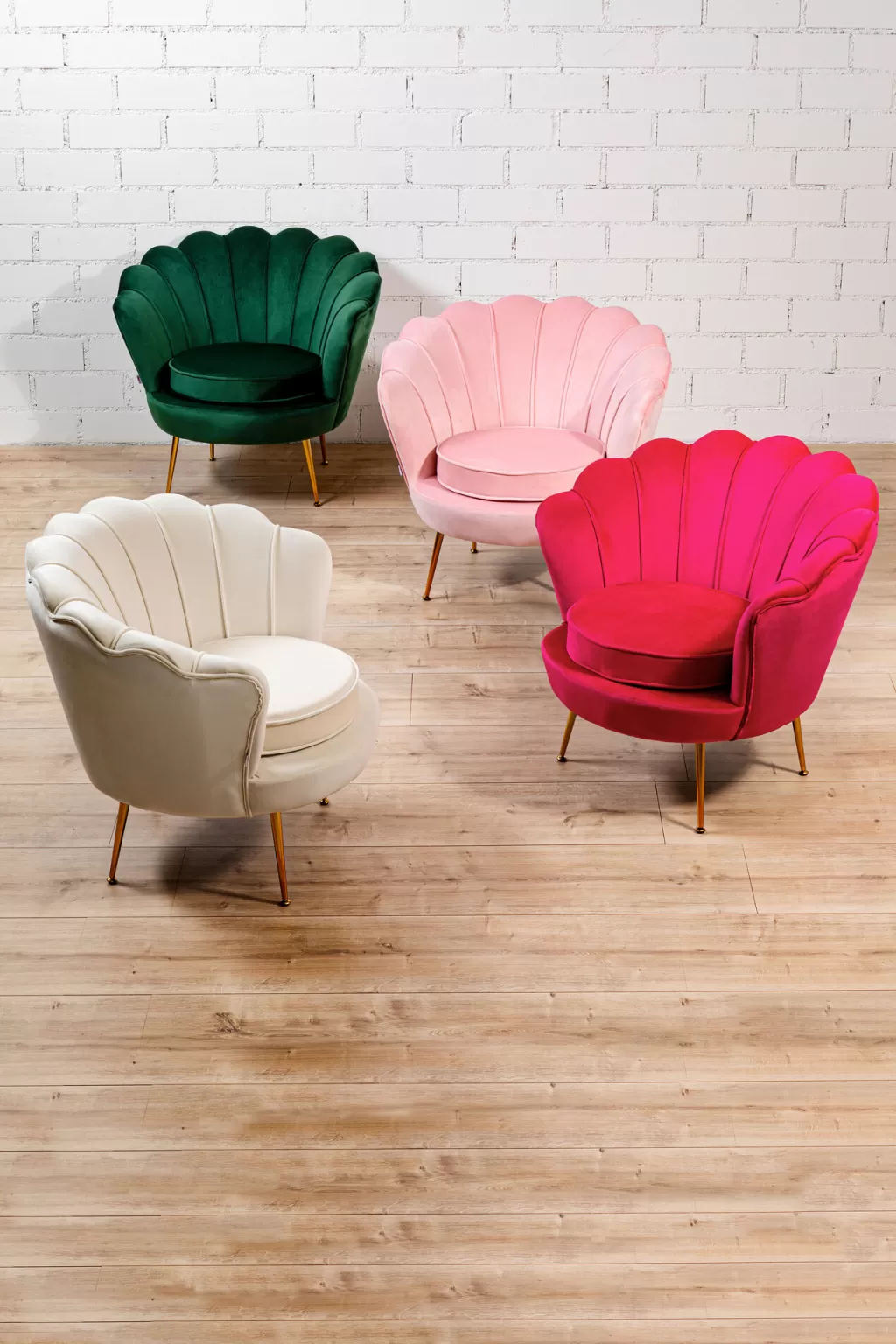 Fauteuil design Nénuphar par KARE - Assise confortable en tissu résistant, tons doré et beige