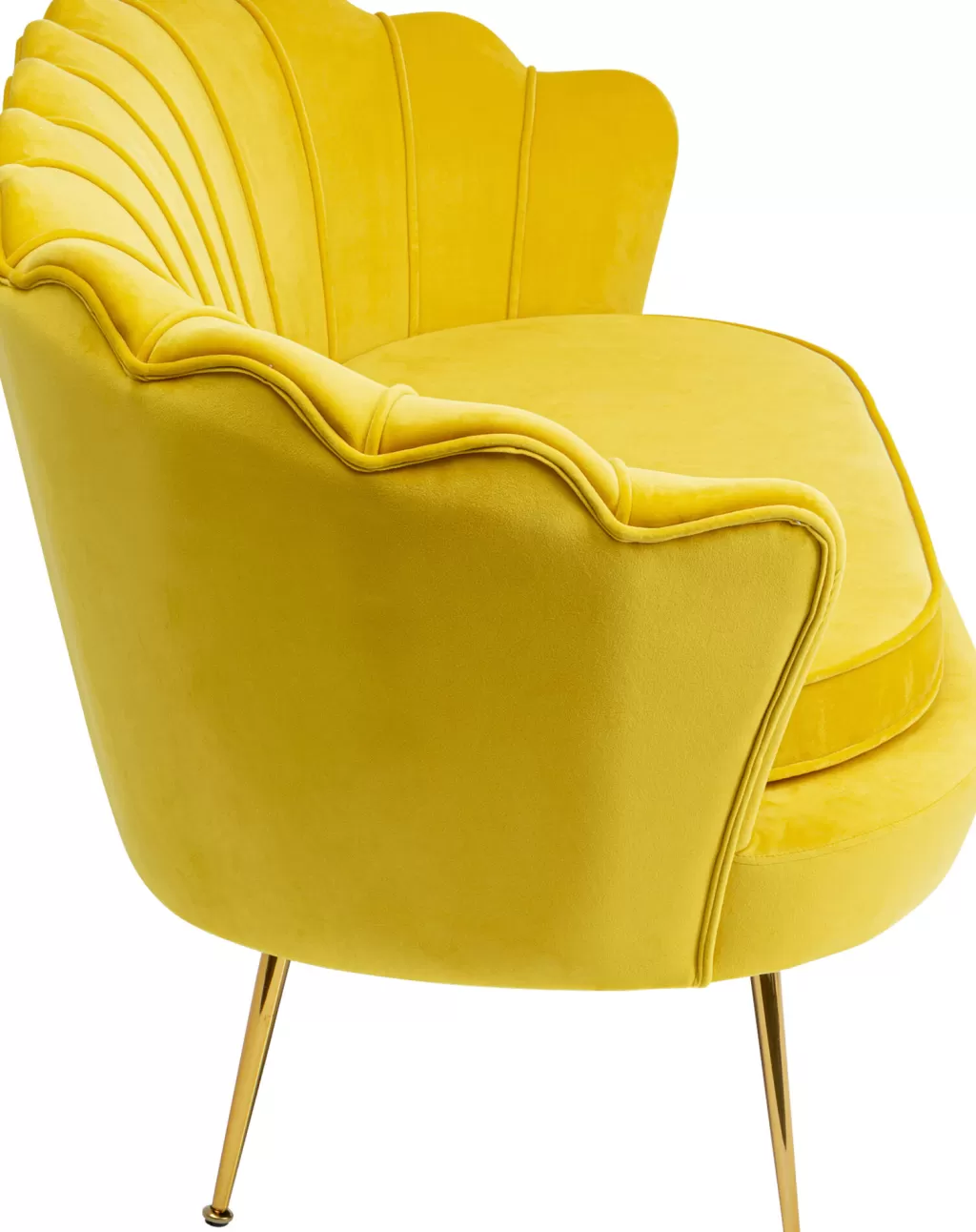 Canapé d'intérieur Water Lily 2 places par KARE Design - Tonalités dorées et jaune soleil pour un salon raffiné