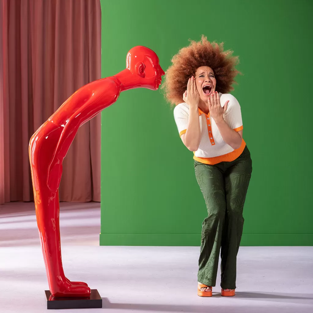 KARE Design - Sculpture Élégante « Bienvenue Invités » en Rouge Vibrant - Décoration d'Entrée Grande Taille (Hauteur 164 cm)