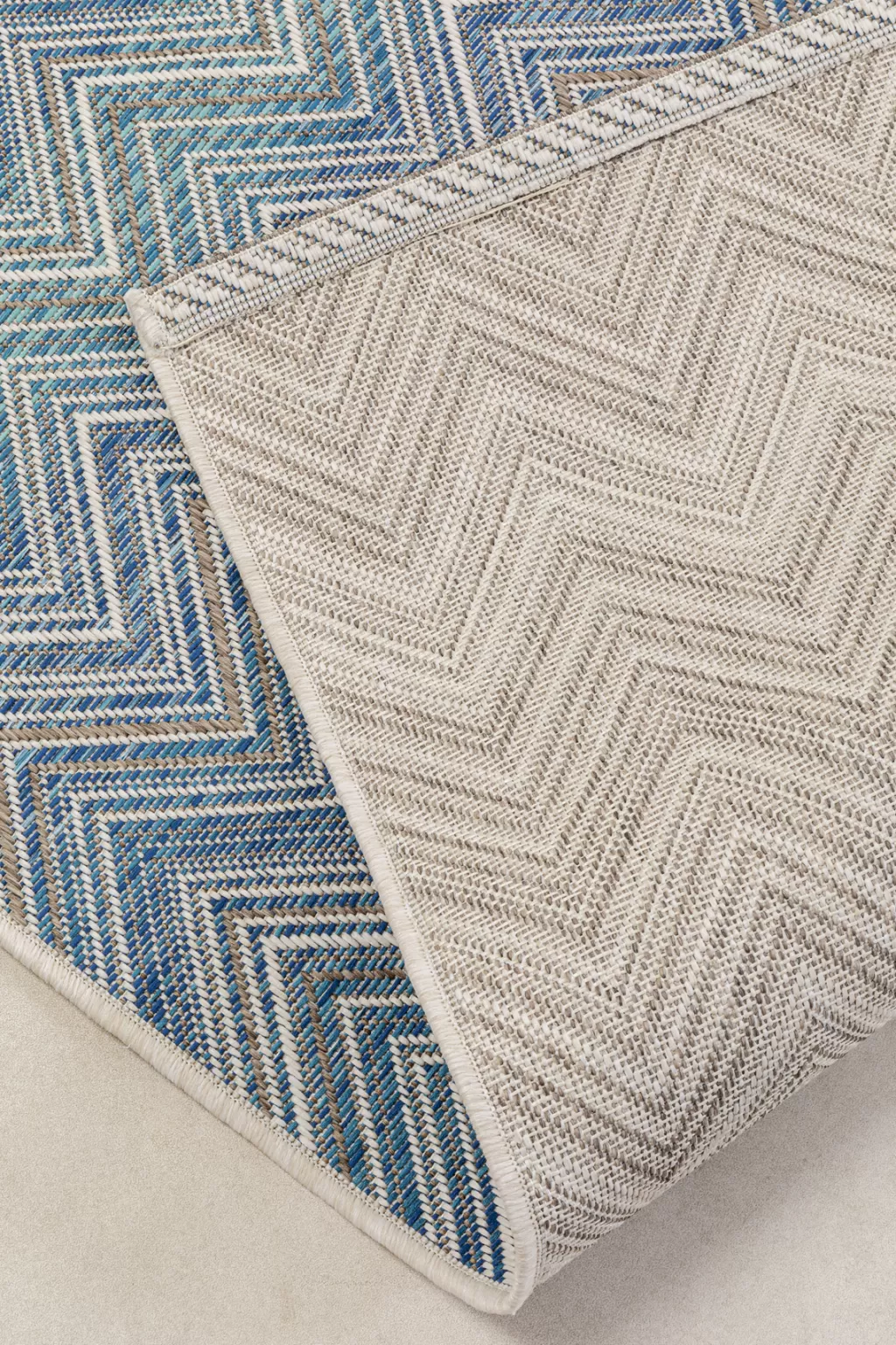 Tapis design Ziglag bleu résistant pour extérieur - Dimensions 160x230 cm, idéal pour terrasses et jardins par KARE Design